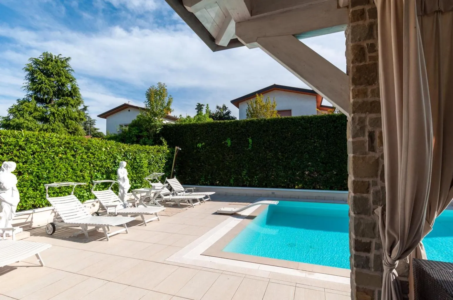 Villa Giuly Sirmione 0*,  Italia